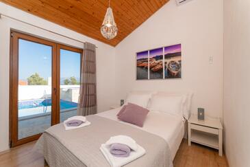 Ház családok részére medencével Supetar, Brac - 19757