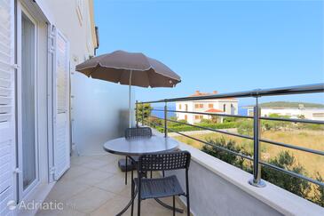 Apartments and rooms with parking space Rogoznica - 19786