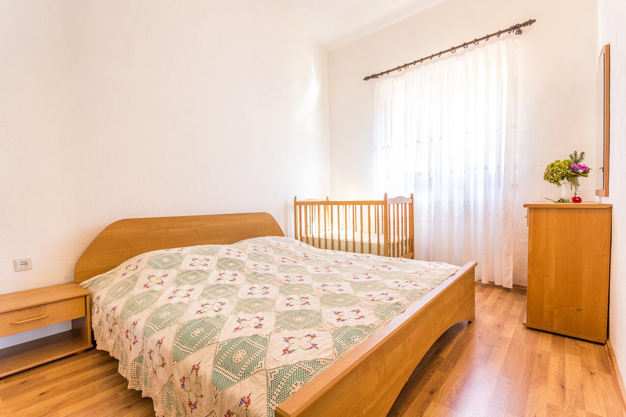 Rodinné apartmány s bazénem Rogač, Šolta - 19809