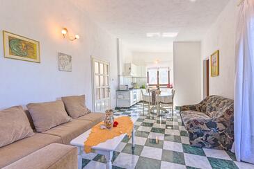 Family-friendly apartments with swimming pool Rogač, Šolta - 19809