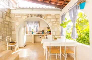 Family-friendly apartments with swimming pool Rogač, Šolta - 19809