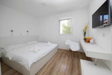 Rooms by the sea Novi Vinodolski - 19837