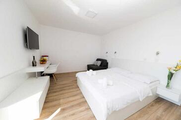 Rooms by the sea Novi Vinodolski - 19837