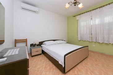Jednosobni apartman Tučepi, Makarska (A-19857-b)