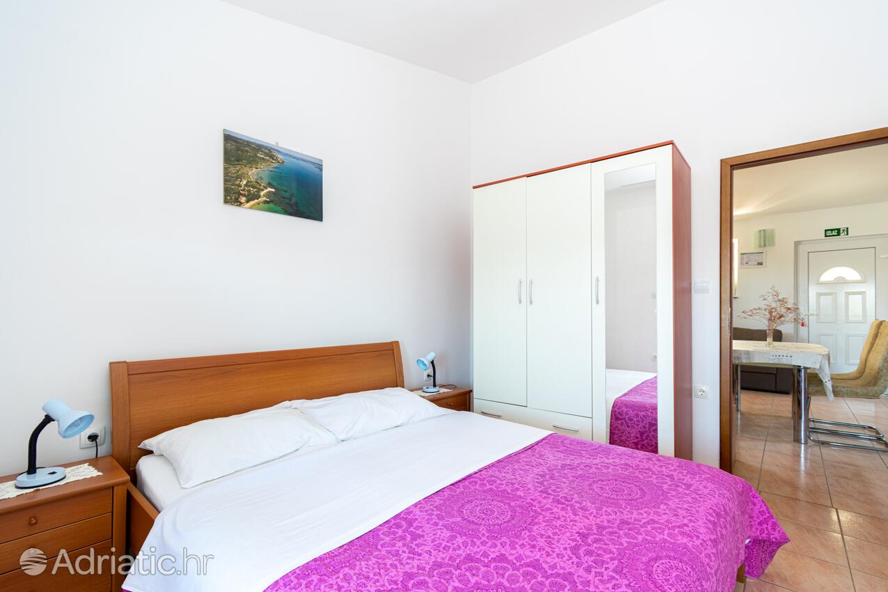 A-19914-a - Private accommodation - Apartments by the sea Tkon, Pašman
