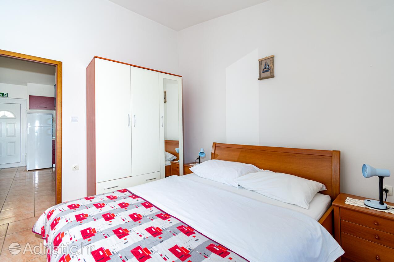 A-19914-a - Private accommodation - Apartments by the sea Tkon, Pašman