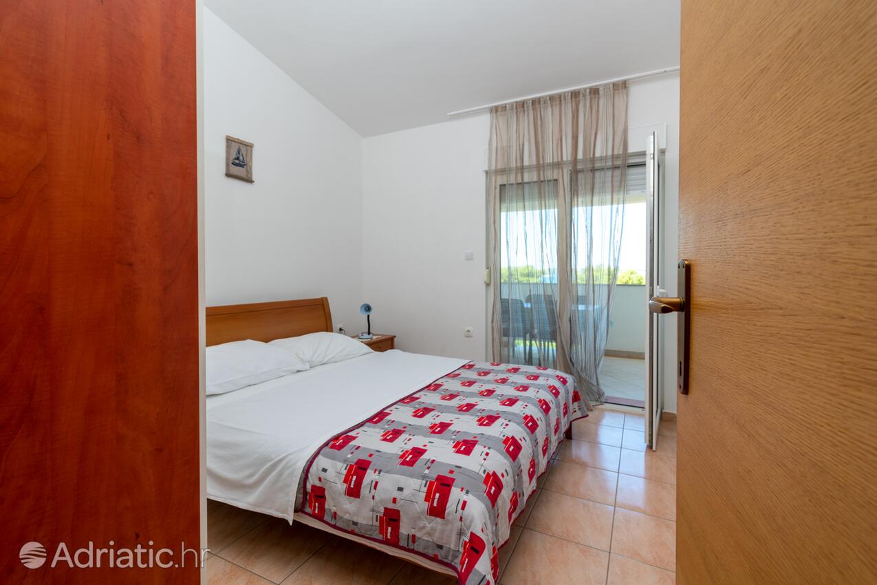 A-19914-a - Private accommodation - Apartments by the sea Tkon, Pašman