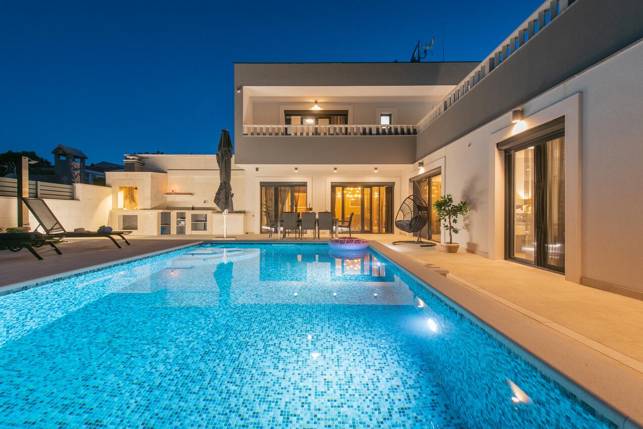 Luxury villa with a swimming pool Sevid, Trogir - 19915