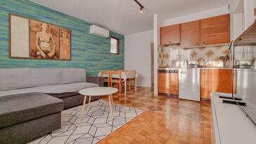 Apartments with terrace Novigrad, Istria