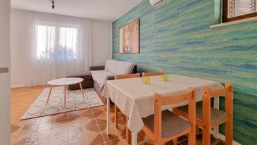 Apartments with terrace Novigrad, Istria