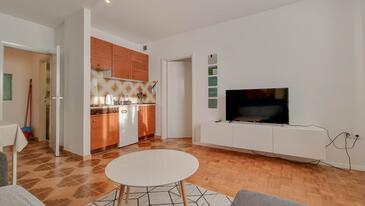 Apartments with terrace Novigrad, Istria