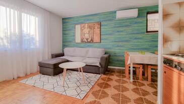 Apartments with terrace Novigrad, Istria