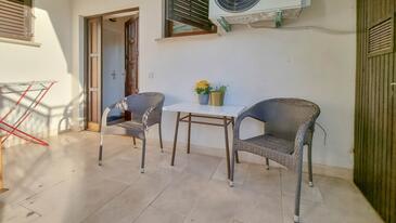 Apartments with terrace Novigrad, Istria
