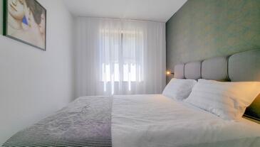 Apartments with terrace Novigrad, Istria