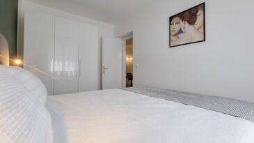 Apartments with terrace Novigrad, Istria