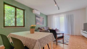 Apartments with terrace Novigrad, Istria