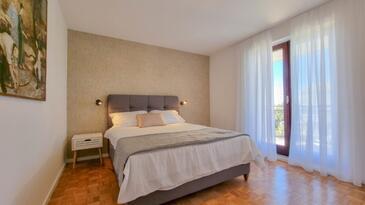 Apartments with terrace Novigrad, Istria