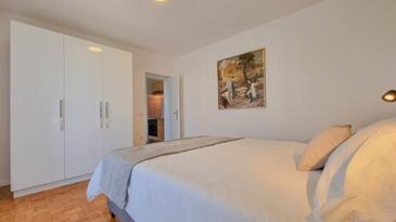 Apartments with terrace Novigrad, Istria