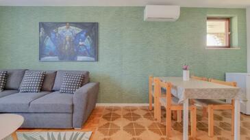 Apartments with terrace Novigrad, Istria