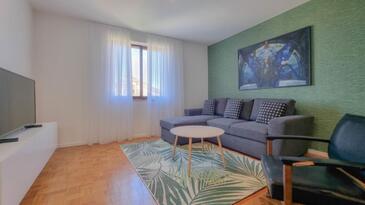 Apartments with terrace Novigrad, Istria