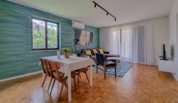 Apartments with terrace Novigrad, Istria