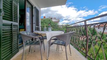 Apartments with terrace Novigrad, Istria
