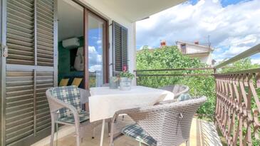 Apartments with terrace Novigrad, Istria