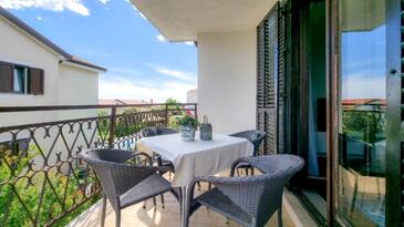 Apartments with terrace Novigrad, Istria