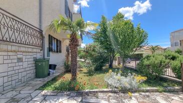 Apartments with terrace Novigrad, Istria