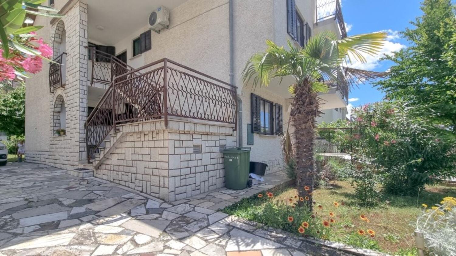 Apartments with terrace Novigrad, Istria