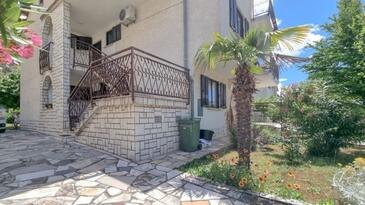 Apartments with terrace Novigrad, Istria