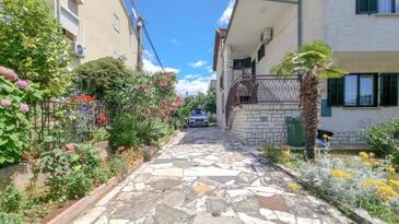 Apartments with terrace Novigrad, Istria