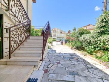 Apartments with terrace Novigrad, Istria