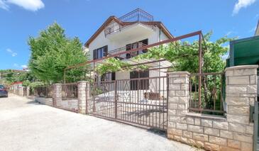 Apartments with terrace Novigrad, Istria