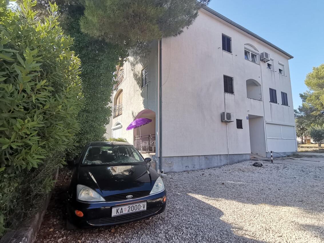 Apartments with parking spaces Pakoštane, Biograd - 19947