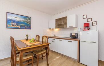 Ferienwohnungen und Zimmer mit Parklplatz Novi Vinodolski - 19963