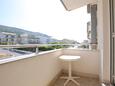 Podstrana, Balkón 2 v ubytovacej jednotke studio-apartment, domáci miláčikovia povolení a WiFi.
