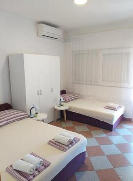 Apartmaji in sobe s parkingom Baška Voda, Makarska - 20005