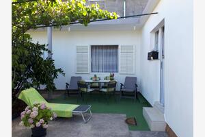 Apartmani s parkingom Pirovac, Šibenik - 20015