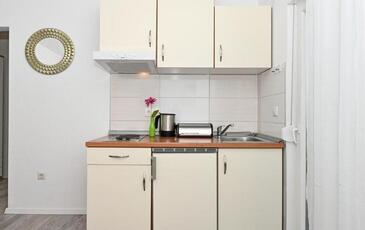 Apartmanok parkolóhellyel Mavarstica, Ciovo - 20073