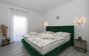 Apartments with parking space Mavarštica, Čiovo - 20073