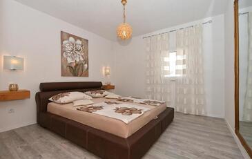 Apartments with parking space Mavarštica, Čiovo - 20073