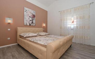 Appartamenti con parcheggio Mavarstica, Bua - Čiovo - 20073