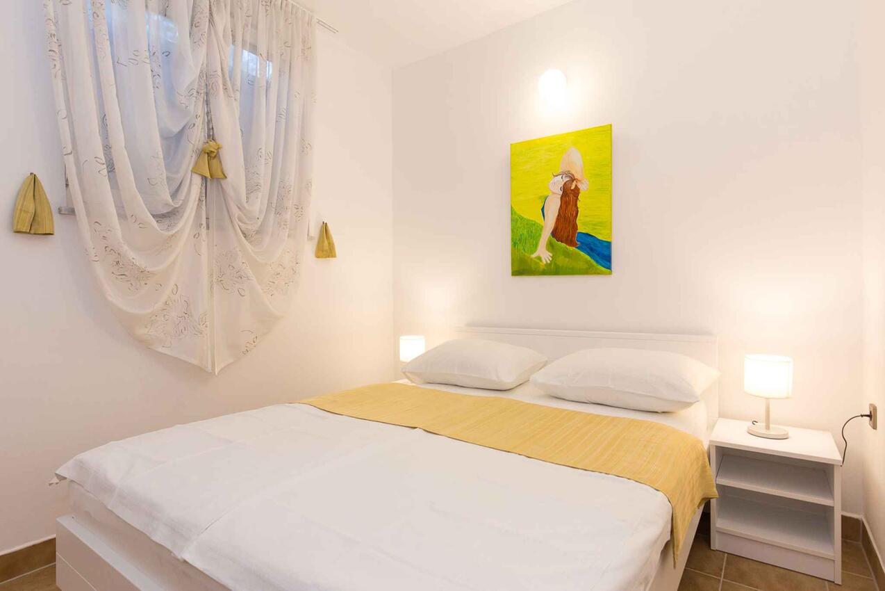 A-20084-a - Private accommodation - Apartments with a parking space Malinska, Krk