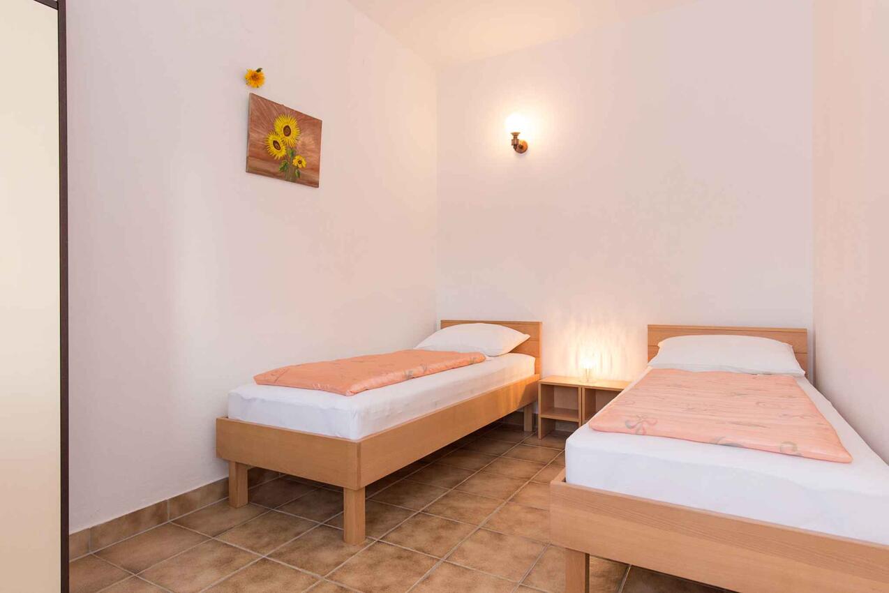 A-20084-a - Private accommodation - Apartments with a parking space Malinska, Krk