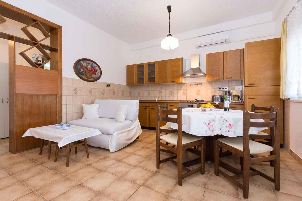 A-20084-a - Private accommodation - Apartments with a parking space Malinska, Krk