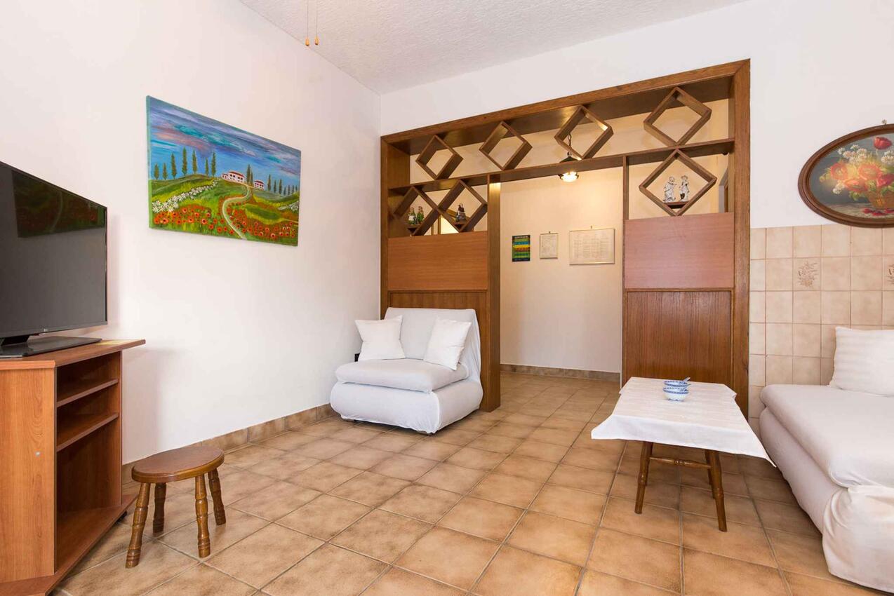 A-20084-a - Private accommodation - Apartments with a parking space Malinska, Krk