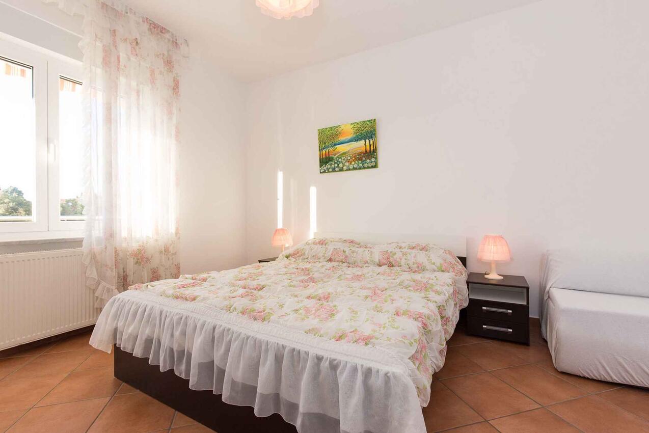 A-20084-b - Private accommodation - Apartments with a parking space Malinska, Krk