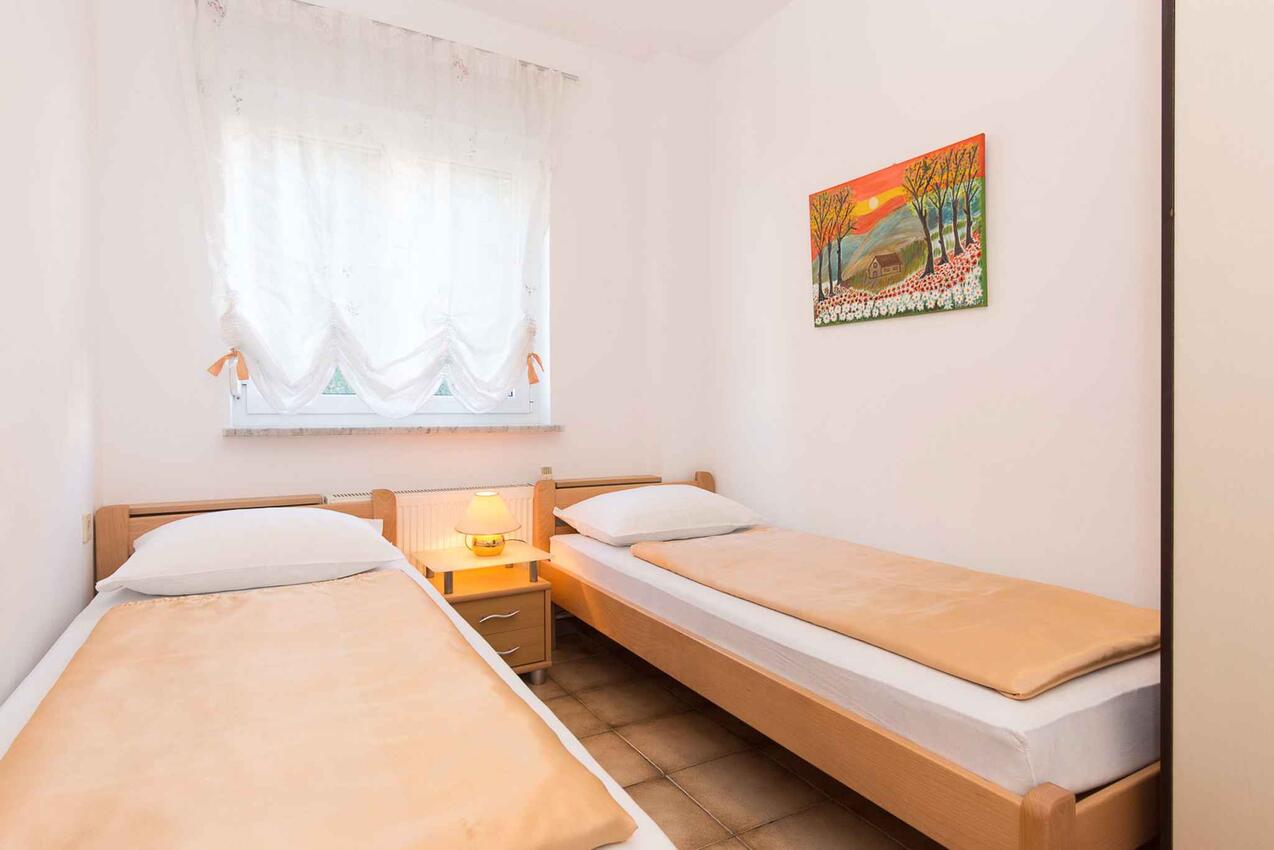 A-20084-b - Private accommodation - Apartments with a parking space Malinska, Krk