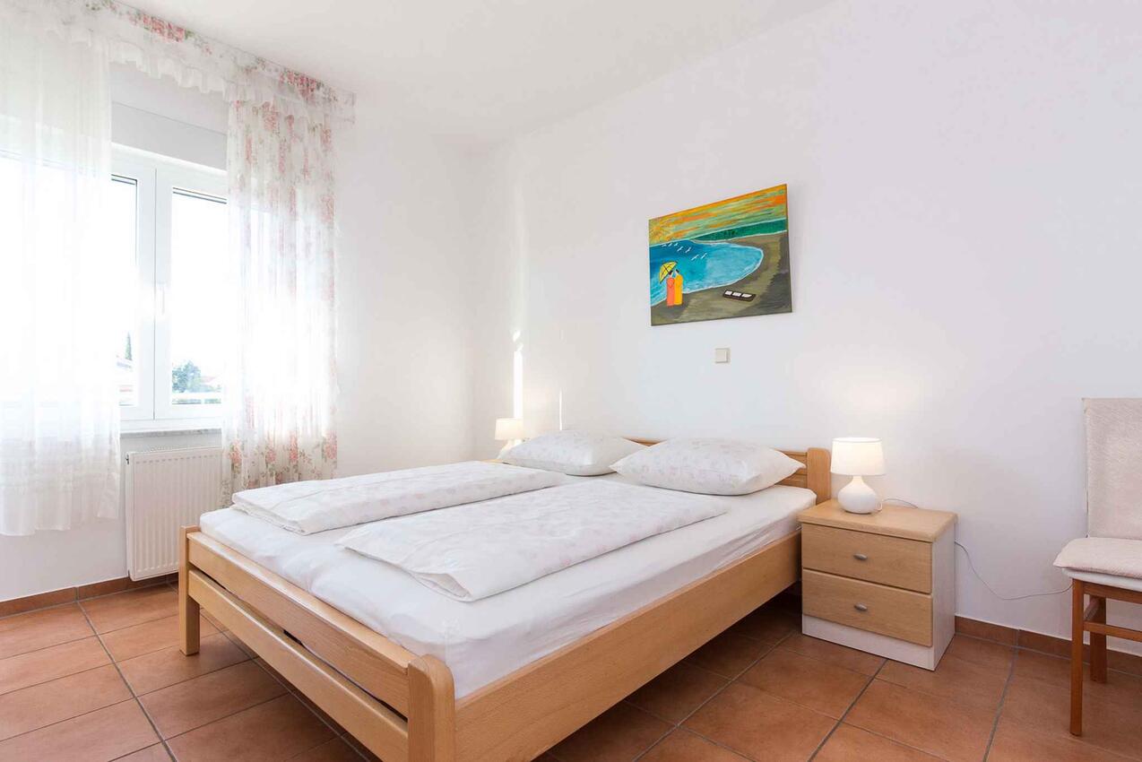 A-20084-c - Private accommodation - Apartments with a parking space Malinska, Krk